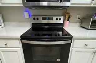 9726 Parker Lake Cir, Navarre, FL 32566 - Photo 7