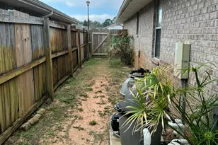 9726 Parker Lake Cir, Navarre, FL 32566 - Photo 33