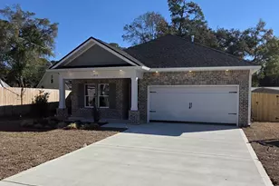 1915 Redwood Ave, Niceville, FL 32578 - Photo 1