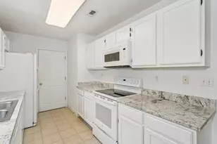 548 Hyde Park Dr, Crestview, FL 32539 - Photo 5