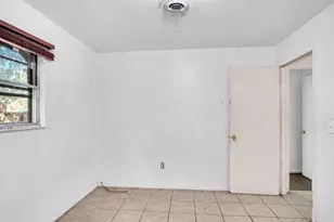 6423 Julia Dr, Milton, FL 32570 - Photo 9