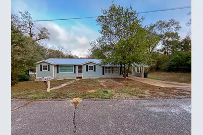 411 E Sloss Avenue E, Defuniak Springs, FL 32433 - Photo 1