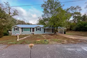 411 E Sloss Ave E, Defuniak Springs, FL 32433 - Photo 1