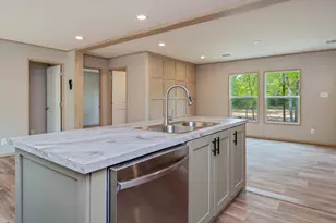 696 Passion Flower St, Defuniak Springs, FL 32433 - Photo 9