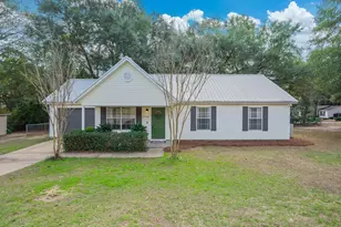 2534 Sunset Dr, Crestview, FL 32536 - Photo 1