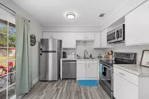 827 Boulevard De L'Orleans, Mary Esther, FL 32569 - Photo 9