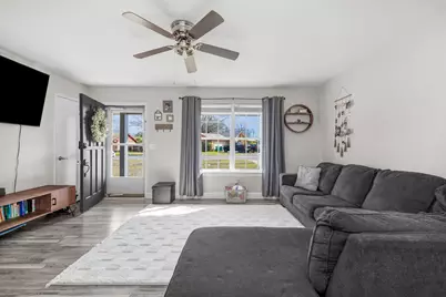 827 Blvd De L Orleans, Mary Esther, FL 32569 - Photo 3