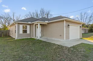 145 NE Fourth Ave NE, Crestview, FL 32539 - Photo 1