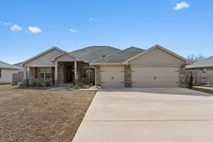 5823 Crestlake Dr, Crestview, FL 32536 - Photo 1