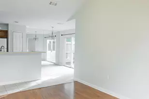 206 Parkwood Cir, Niceville, FL 32578 - Photo 5