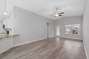 571 Riverwalk Cir, Freeport, FL 32439 - Photo 11