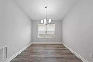 571 Riverwalk Cir, Freeport, FL 32439 - Photo 5