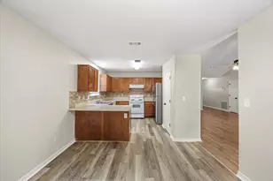 924 Emily Cir, Fort Walton Beach, FL 32547 - Photo 5