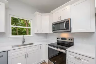 585 Brock Ave, Crestview, FL 32539 - Photo 11