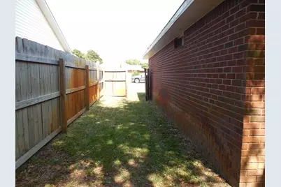 2095 Jessica Way, Navarre, FL 32566 - Photo 7