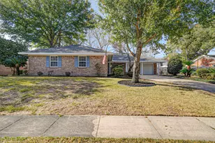 268 NW Briarwood Circle NW, Fort Walton Beach, FL 32548 - Photo 3