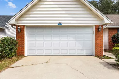 1569 Meadowbrook Court, Niceville, FL 32578 - Photo 3