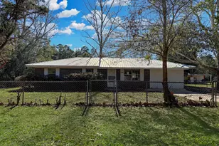 210 Sidney Ave, Defuniak Springs, FL 32433 - Photo 1