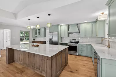 1013 Lake Drive, Niceville, FL 32578 - Photo 7