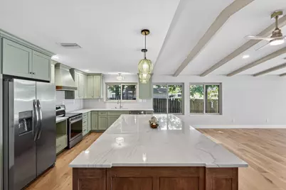 1013 Lake Drive, Niceville, FL 32578 - Photo 9