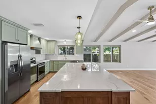 1013 Lake Dr, Niceville, FL 32578 - Photo 9