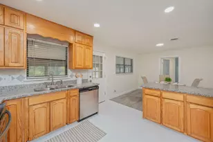 431 Andrew Dr, Valparaiso, FL 32580 - Photo 9