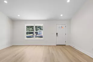 84 W Oleander Ave W, Defuniak Springs, FL 32433 - Photo 11