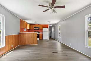 142 Snapdragon St, Defuniak Springs, FL 32433 - Photo 7