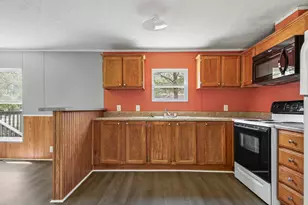 142 Snapdragon St, Defuniak Springs, FL 32433 - Photo 9