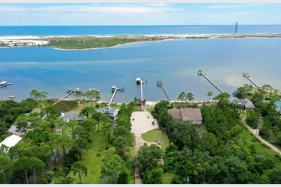 492 Parish Boulevard, Mary Esther, FL 32569 - Photo 1