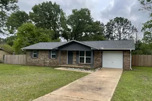 122 Hillwood Dr, Crestview, FL 32539 - Photo 1