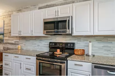 636 W Caladium Circle W # B, Panama City Beach, FL 32413 - Photo 9