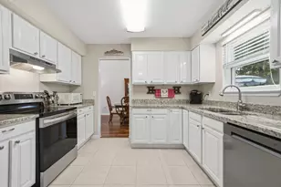 1058 E Troon Dr E, Niceville, FL 32578 - Photo 15