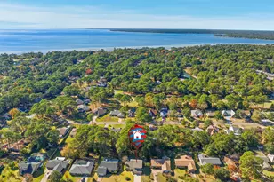 1058 E Troon Dr E, Niceville, FL 32578 - Photo 3