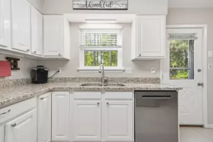 1058 E Troon Dr E, Niceville, FL 32578 - Photo 17