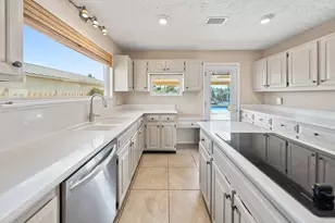 2661 Island View Dr, Panama City, FL 32405 - Photo 13