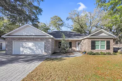 320 N Cedar Avenue, Niceville, FL 32578 - Photo 1
