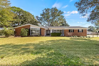 650 NE Country Club Avenue NE, Fort Walton Beach, FL 32547 - Photo 1