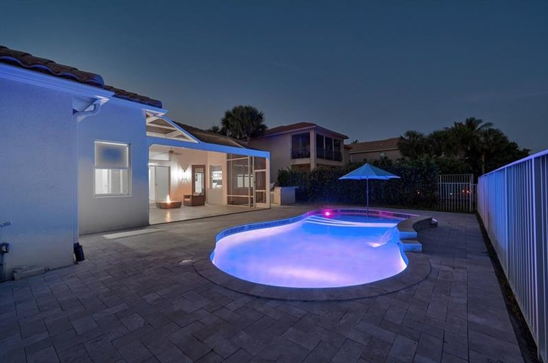 9968 Via Amati, Lake Worth FL  33467-6938 exterior