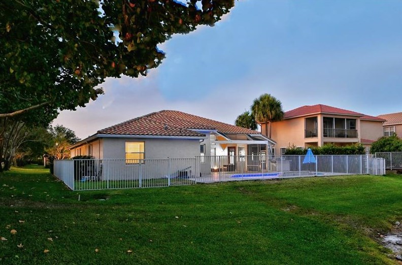9968 Via Amati, Lake Worth FL  33467-6938 exterior