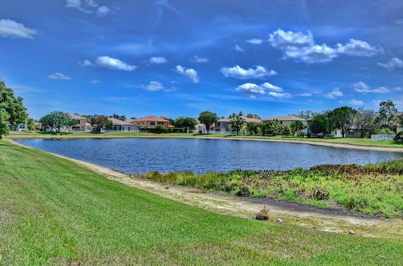 9968 Via Amati, Lake Worth FL  33467-6938 exterior