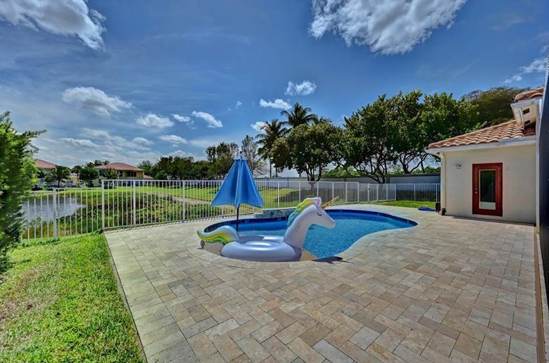9968 Via Amati, Lake Worth FL  33467-6938 exterior