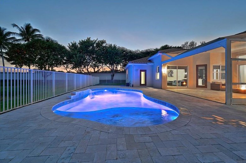 9968 Via Amati, Lake Worth FL  33467-6938 exterior