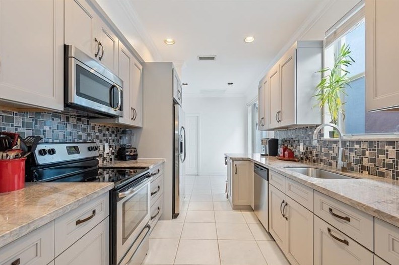 8311 Hampton Wood Dr, Boca Raton FL  33433-1150 exterior