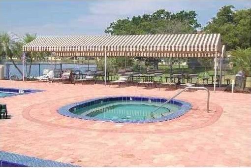 528 Briarwood Cir, Hollywood FL  33024-1398 exterior