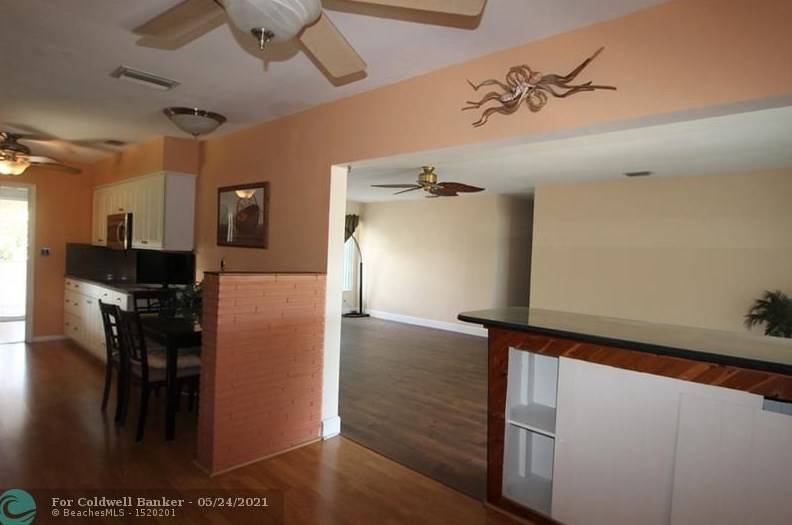 160 12th Ct, Pompano Beach FL  33060-9221 exterior