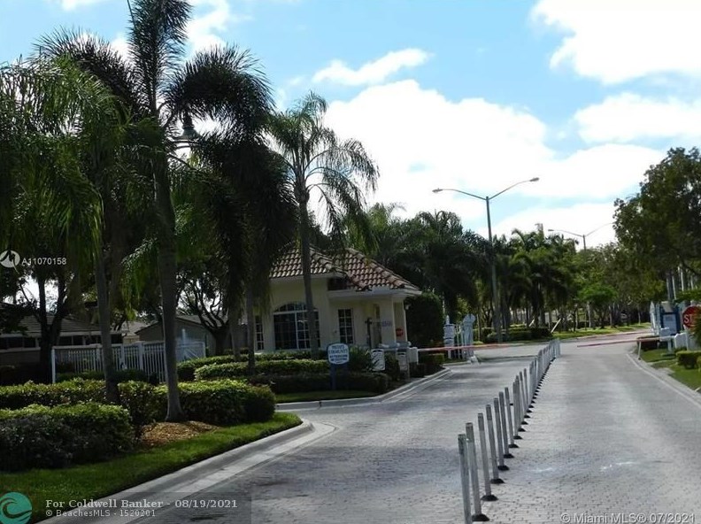 4639 12th Ct, Pompano Beach FL  33442-8216 exterior