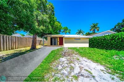 735 NE 34th St - Photo 1