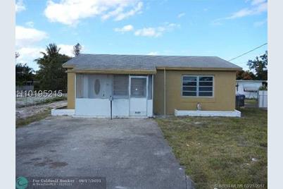 2427  Garfield St, Hollywood, FL 33020 - Photo 1