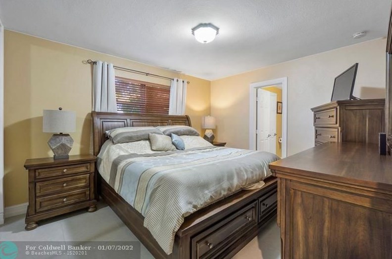 7580 Ramona St, Hollywood FL 33023-2460 exterior